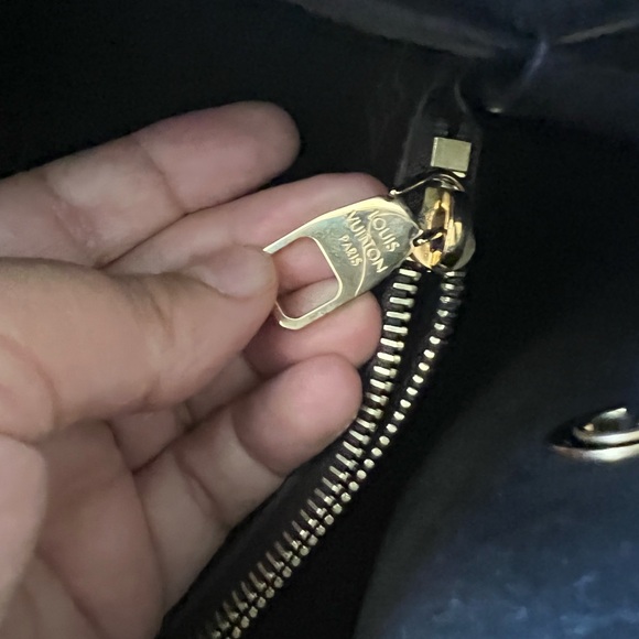 Im selling a barely used neonoe louis vuitton bag - Picture 7 of 12